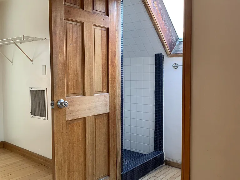 692 N Wall St #B — Photo 16
