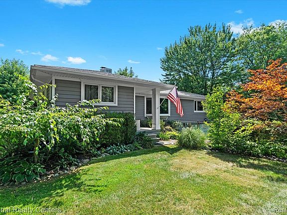 2nd image of 1785 Middle Rd