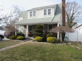 137 Dehnhoff Ave, Freeport, NY 11520