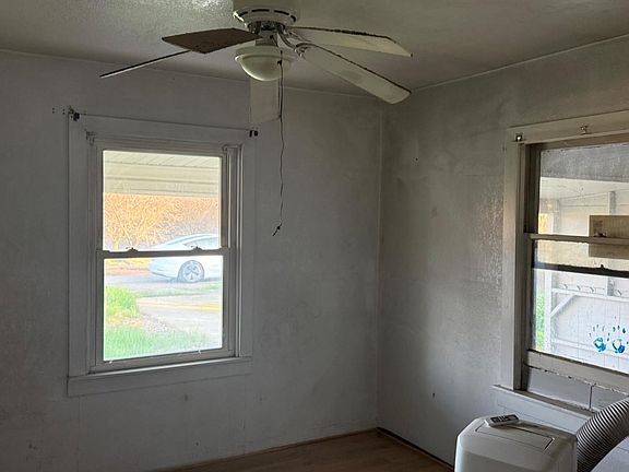 4th image of 16641 Colony St