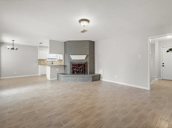 16011 Hickory Knoll Dr, Houston, TX 77059