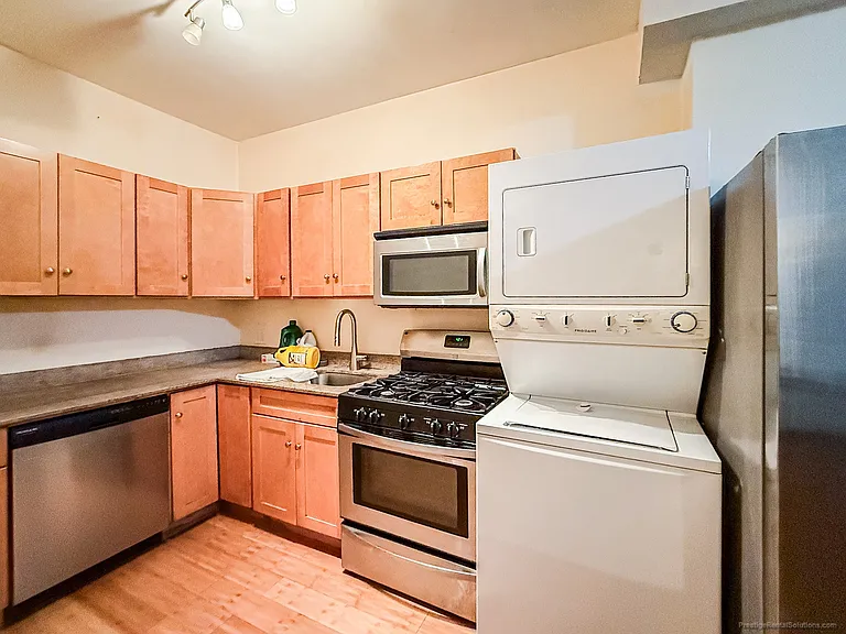 120 Gladstone St #2 — Photo 1