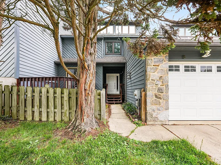 8 Foxtail Ct — Photo 3