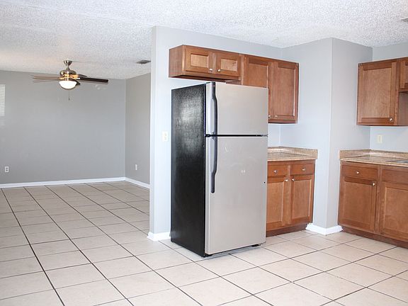 3rd image of 7585 Pheasant Run Dr