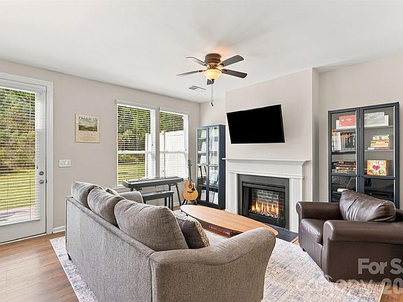 5th image of 1020 Archibald Ave