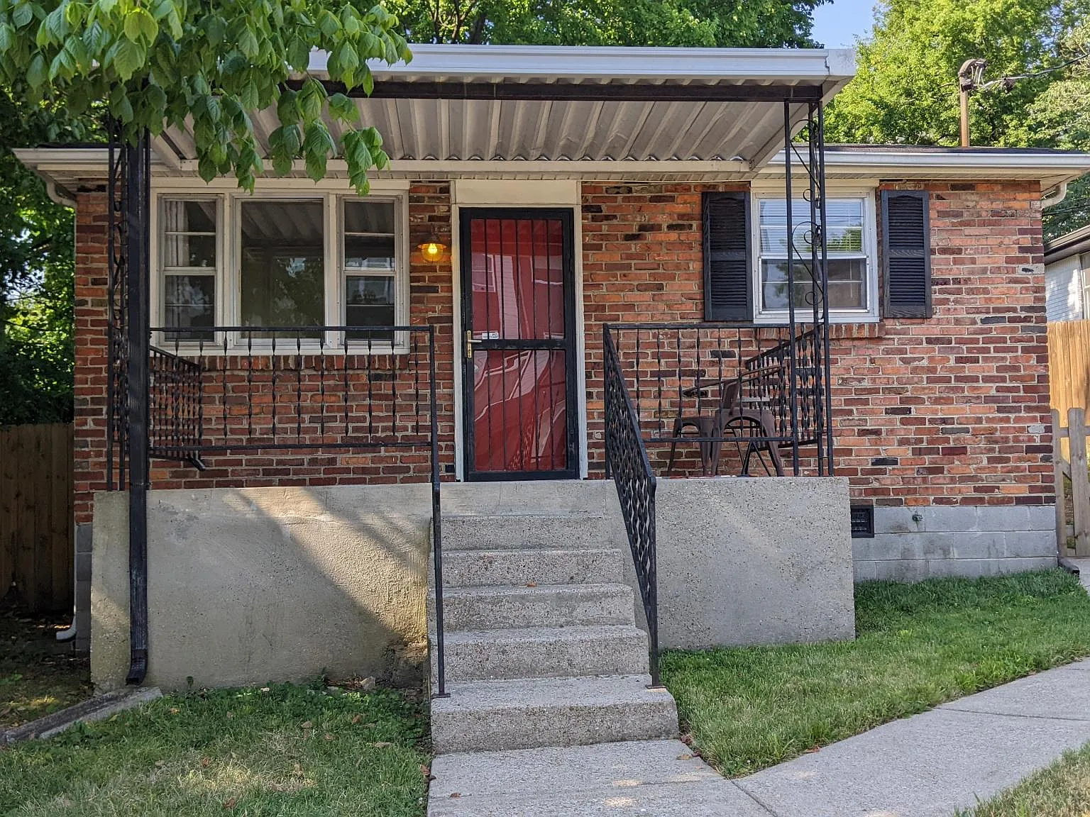 1103 Wade Ave — Photo 2