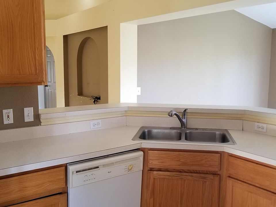 2nd image of 4731 Willamette Cir