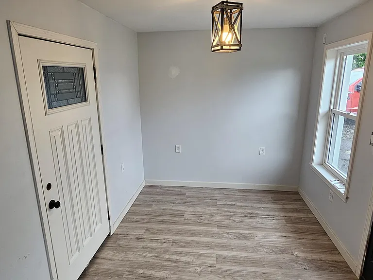 602 E Market St — Photo 6