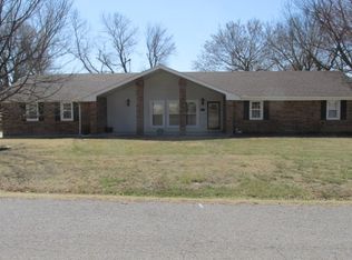 2205 Maplecrest Dr, Arkansas City, KS 67005