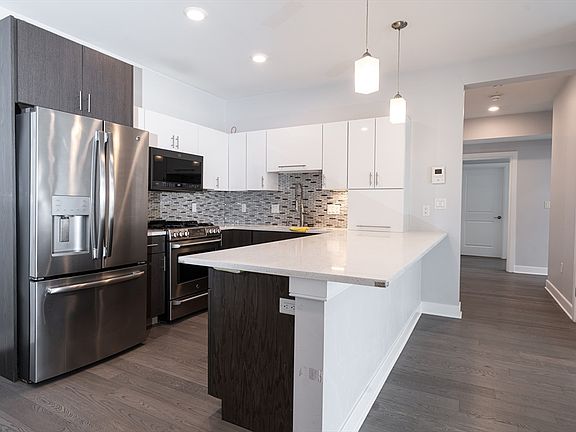 5th image of 18 Cliveden St Unit 402