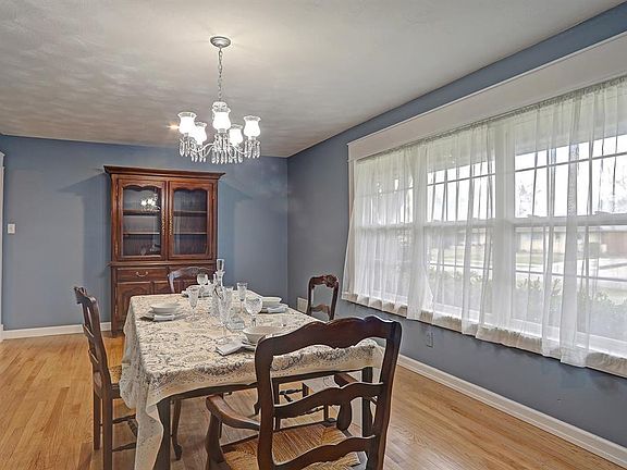 3rd image of 536 Park Ln