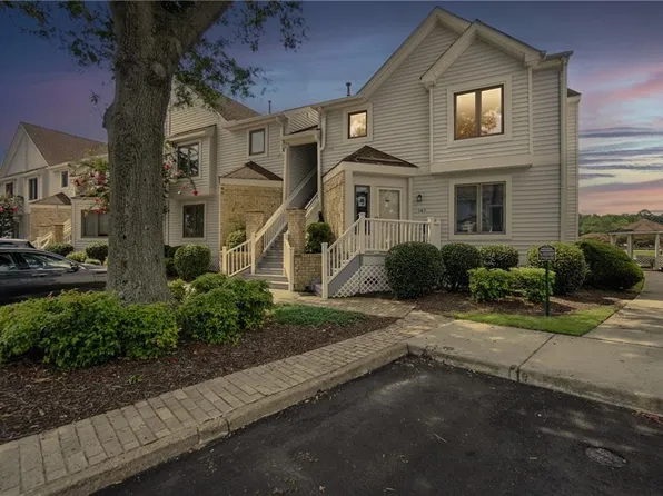 179 Harbor Watch Dr, Chesapeake, VA 23320