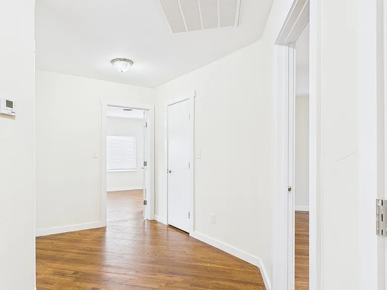 409 S Pear St — Photo 8