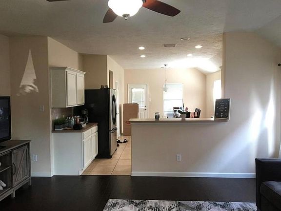 3rd image of 10619 Criswell Dr
