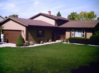 5104 W Dartmoor Dr, McHenry, IL 60050