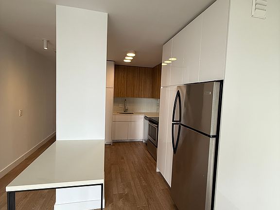 3rd image of 538 W Wrightwood Ave #1701R