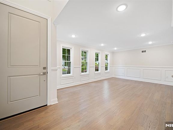 4th image of 16 Coles Ct