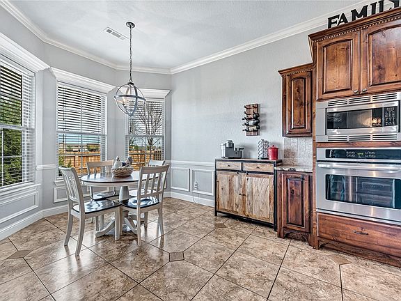 4th image of 3604 SW Riverwood Pl