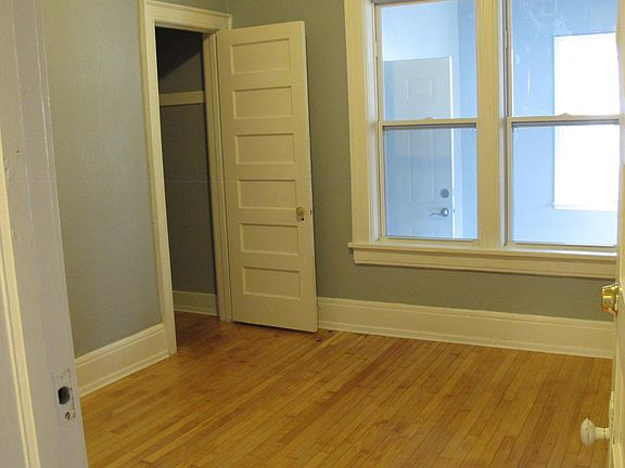 3rd image of 2856 N Oakland Ave