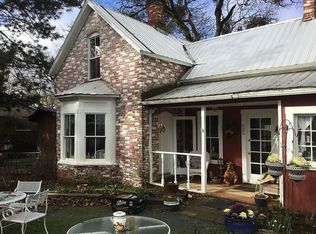 906 NE 8th St, Grants Pass, OR 97526