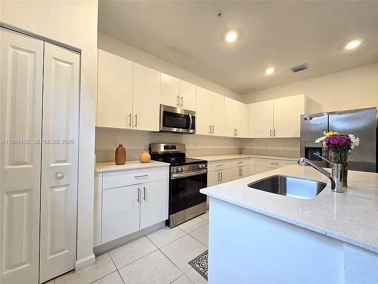2761 NW 55th Way — Photo 5