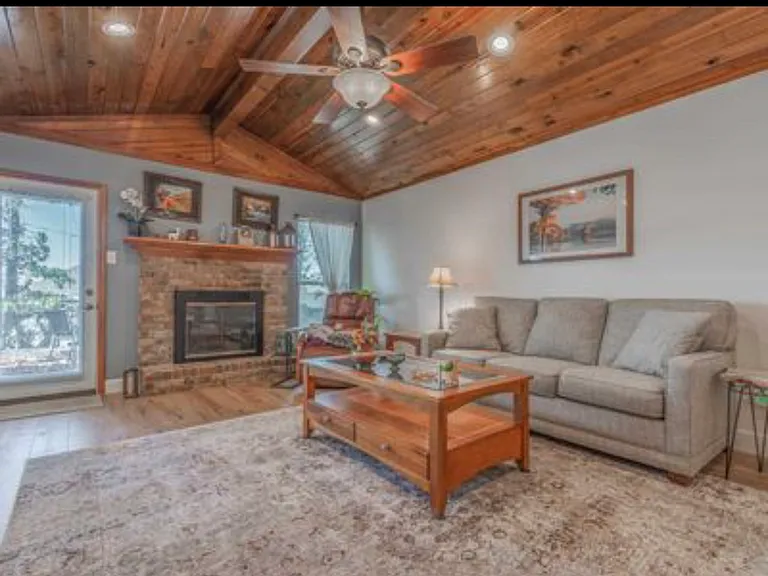 132 Whitewood Dr — Photo 3