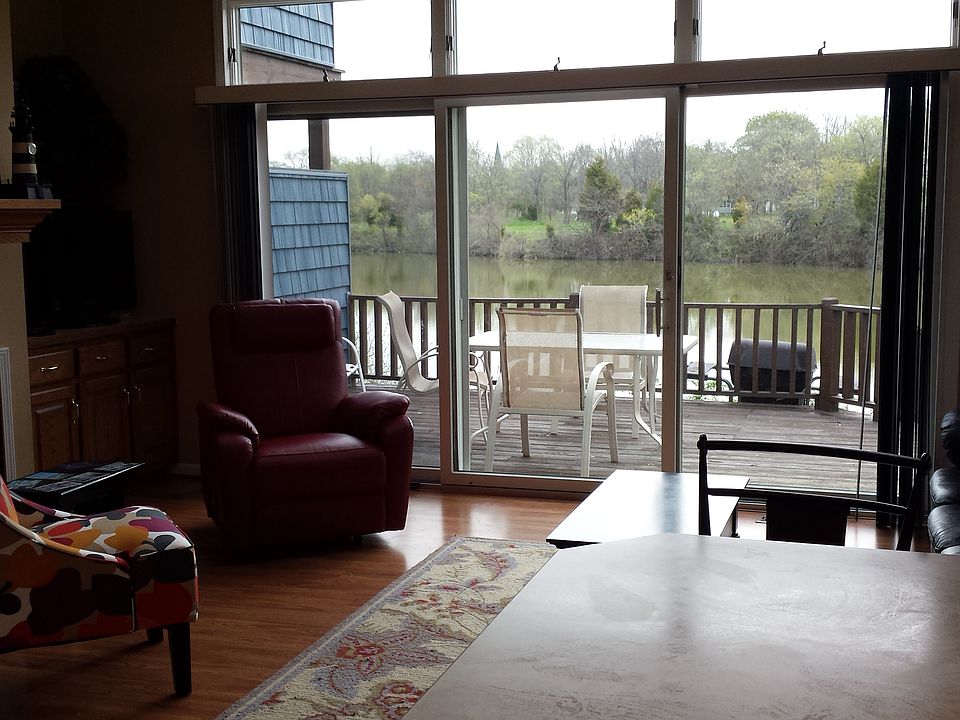 1st image of 111 Lakeshore Dr #6F