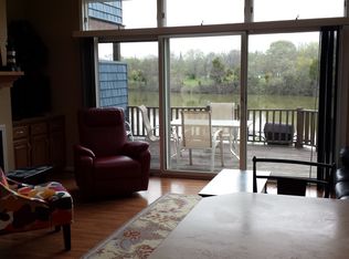 111 Lakeshore Dr #6F, Kelleys Island, OH 43438