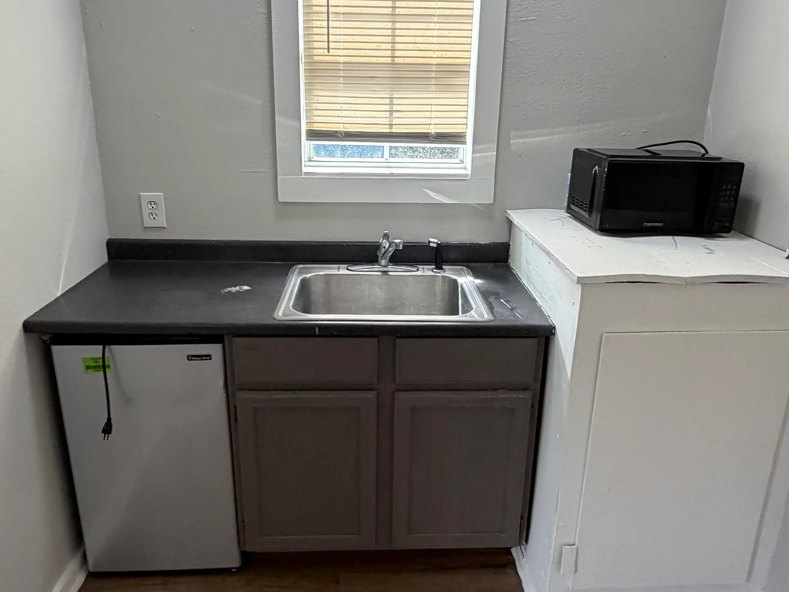Studio, 250 sqft, $825 — Photo 1