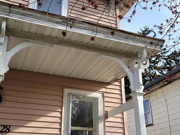 4th image of 428-430 E 4th St