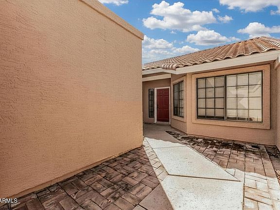 2nd image of 83 W Calle De Arcos --
