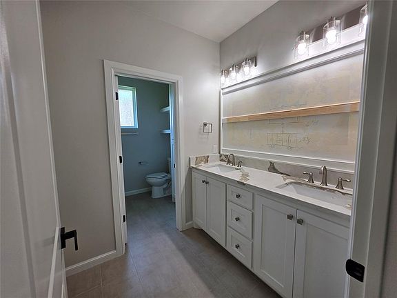 4th image of 913 Reedser Way