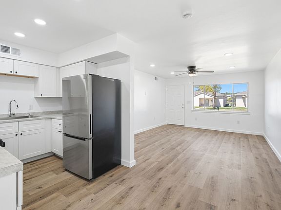 5th image of 204 S Lillis Ln