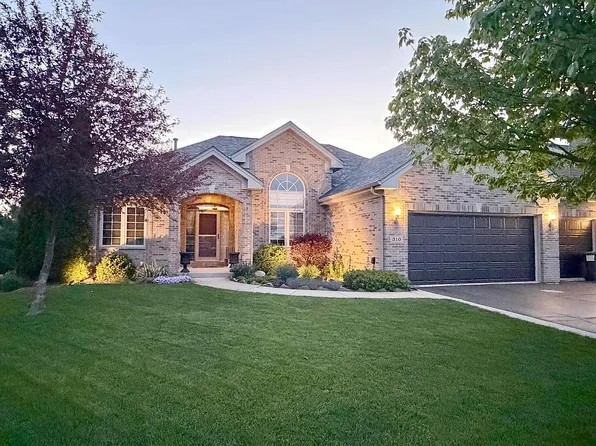 310 Bellaire Dr, Winnebago, IL 61088
