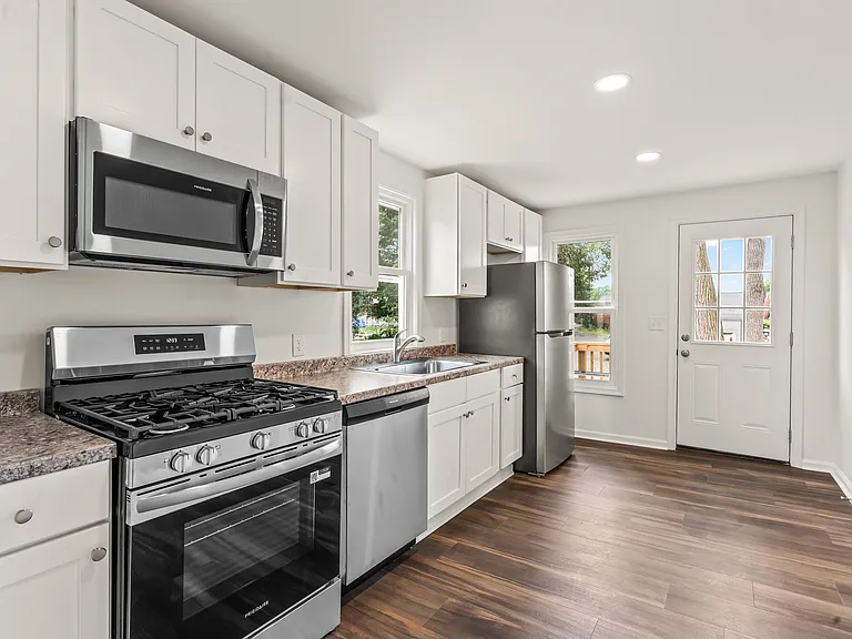 753 W Washington St #B — Photo 9