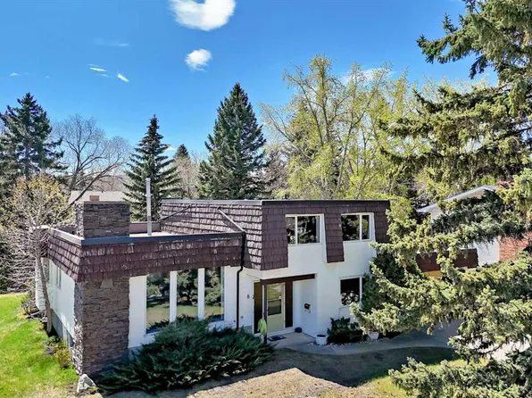8 N Varbrook Pl NW, Calgary, AB T3A 0A2