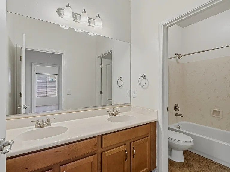 677 W Pizzicato Ln — Photo 17