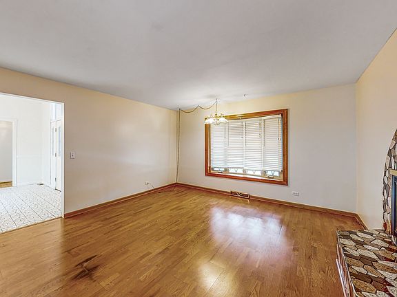 5th image of 2417 Jackson Dr