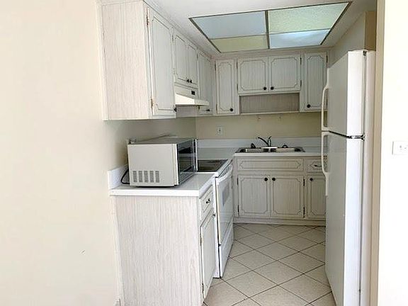 2nd image of 4901 NE 26th Ave APT 5