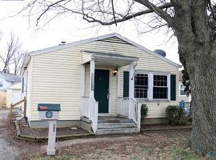 1952 Garner Ave, Oregon, OH 43616