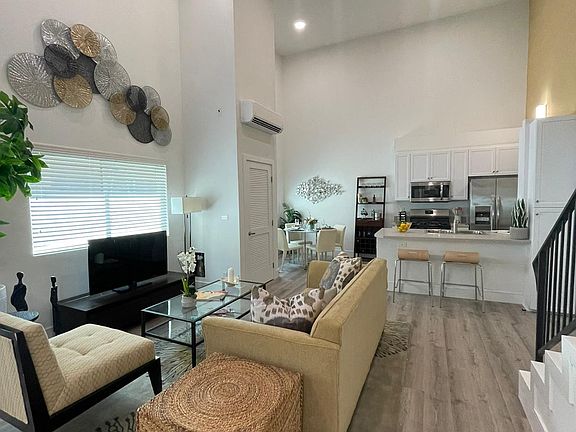 5th image of 720 S Kingsley Dr #204