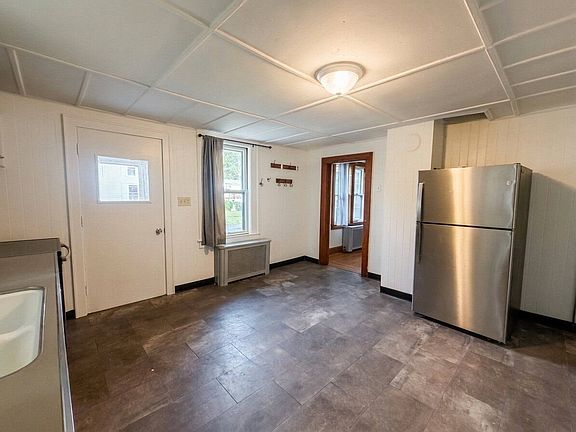 2nd image of 35 Maple St