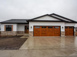 3803 Viola Dr, Waverly, IA 50677