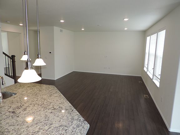 5th image of 15068 Vienna Cir
