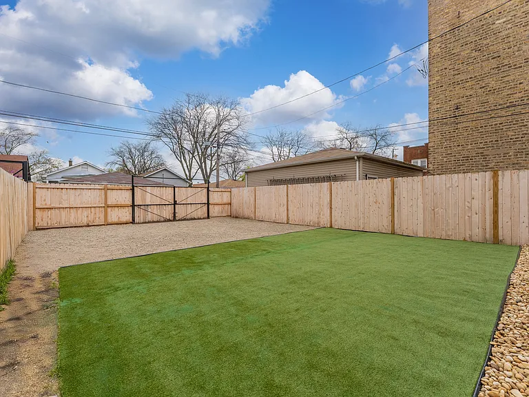 W Cornelia Ave — Photo 25