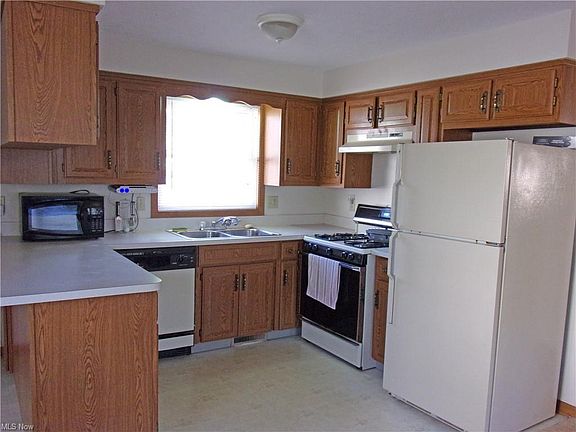 4th image of 329 E Tuscarawas Ave