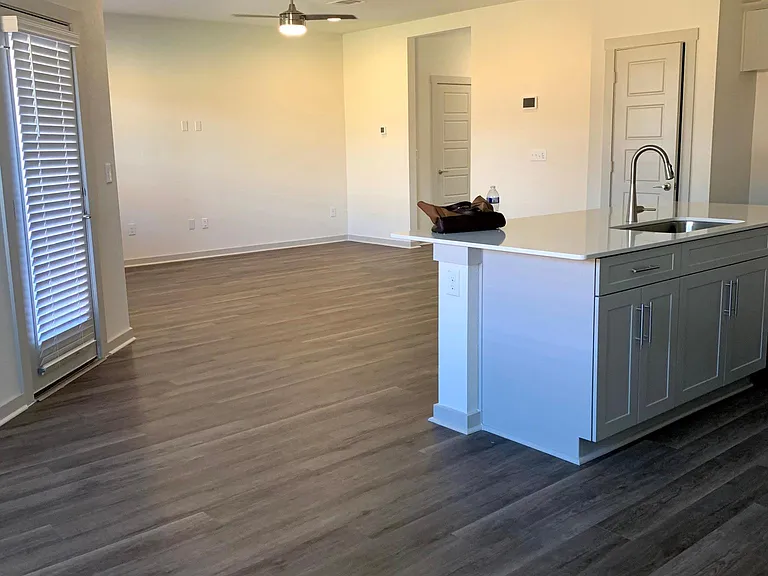 1812 Bonham Ln — Photo 5
