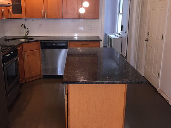 5th image of 106 E Rockland St
