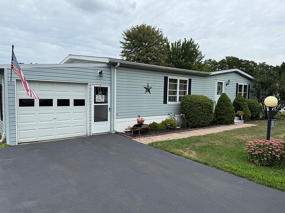 1st image of 35 Hidden Meadows Dr
