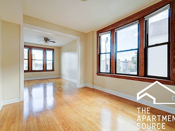 4th image of 3553 W Belmont Ave #3